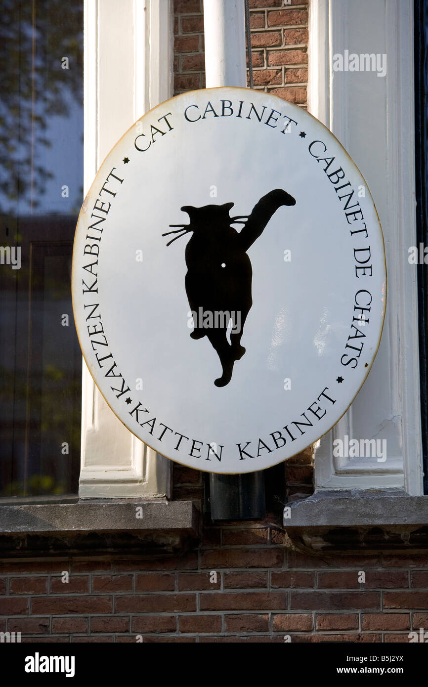 Shield sign of the Cat Cabinet Gallery Museum on the Herengracht canal in Amsterdam, Holland Stock Photo