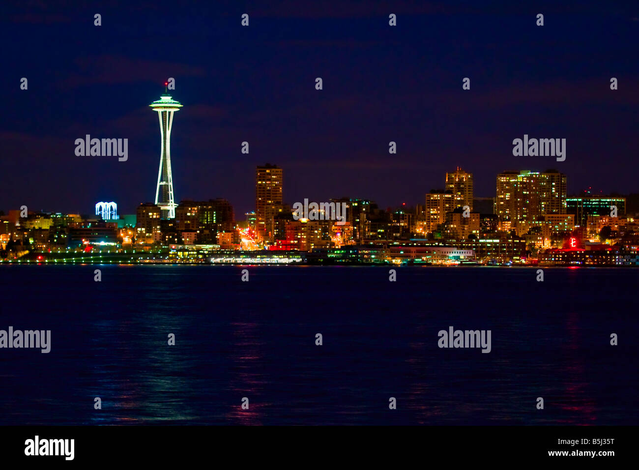 Seattle skyline at night including the Space Needle Stock Photo - Alamy