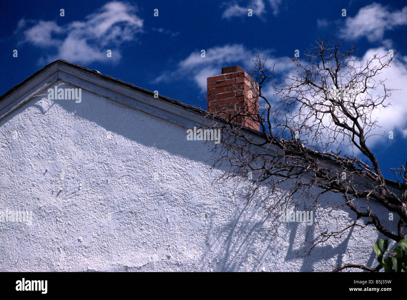 Exterior wall white house hi-res stock photography and images - Alamy