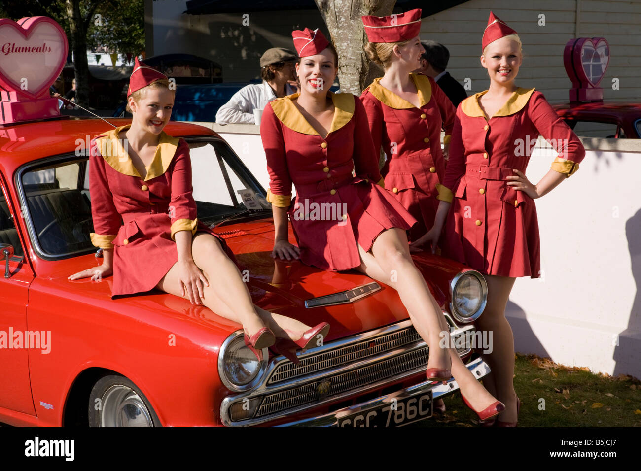 Glamorous Girls - Glam Cabs at the Goodwood Revival Stock Photo