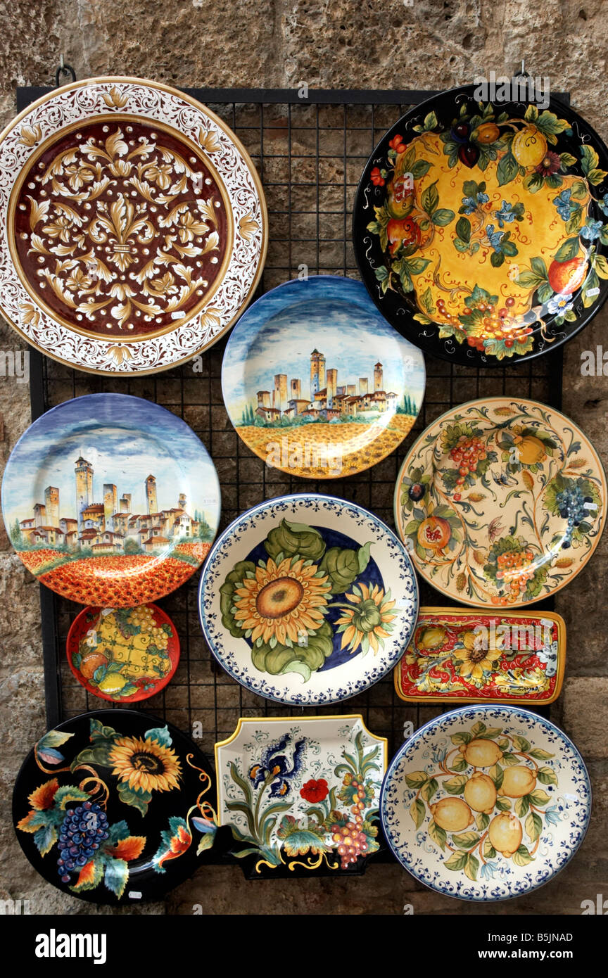 Pottery souvenir plates umbria hi-res stock photography and images - Alamy