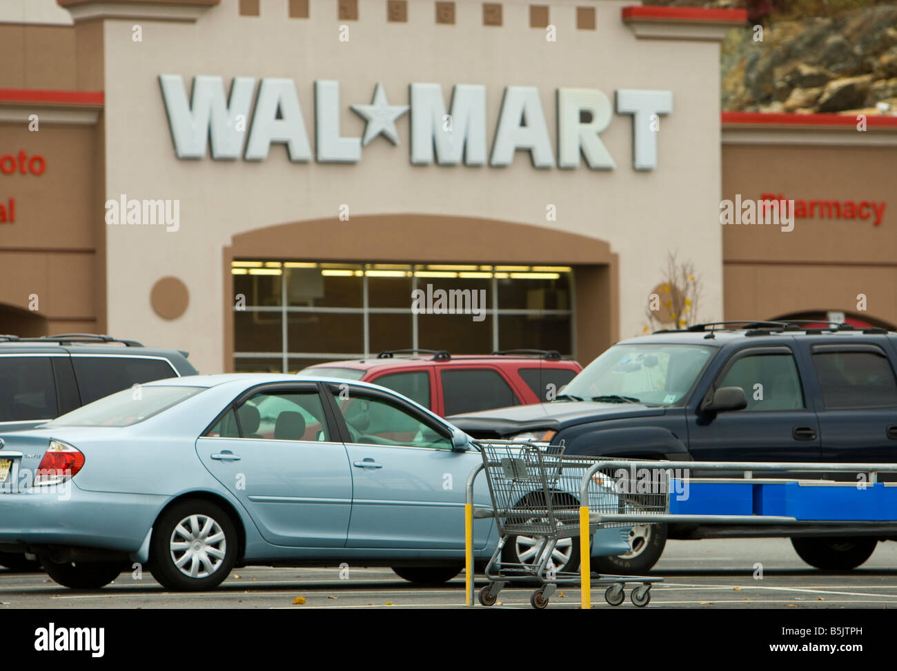Wal mart cart hires stock photography and images Alamy