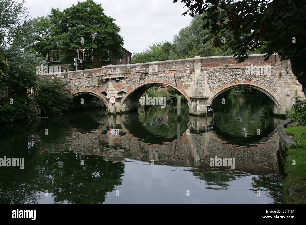 City of Norwich, England. The medieval Bridge over the River