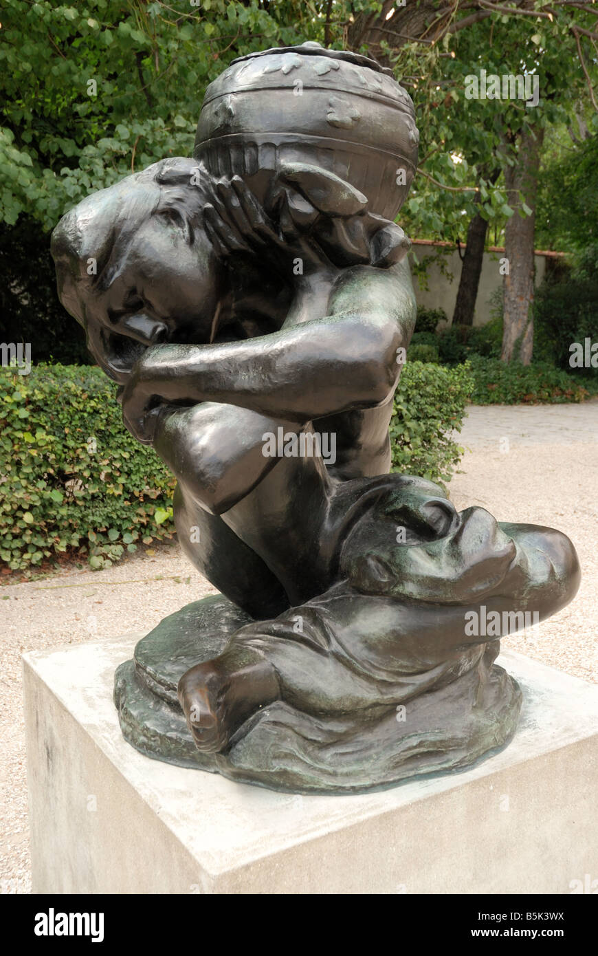 Paris, musée Rodin : sculpture en bronze dans le parc Stock Photo