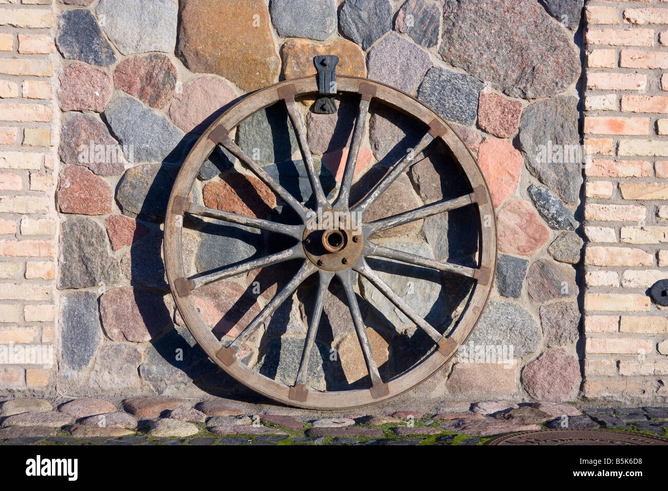 wagon wheel on wall Stock Photo