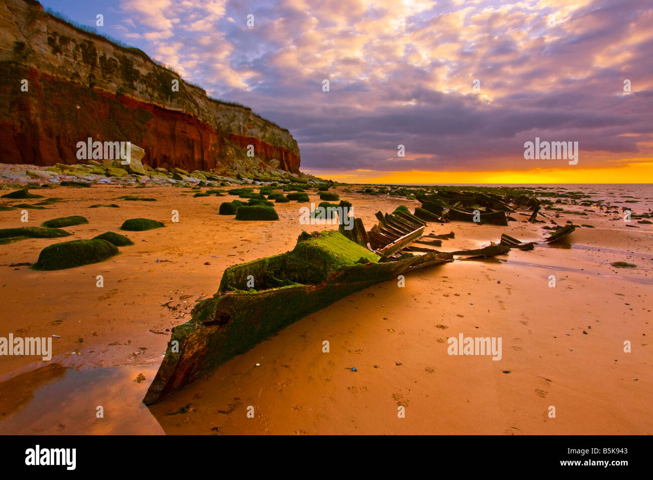 Wreck of the sheraton beneath Hunstanton cliffs Stock Photo Alamy