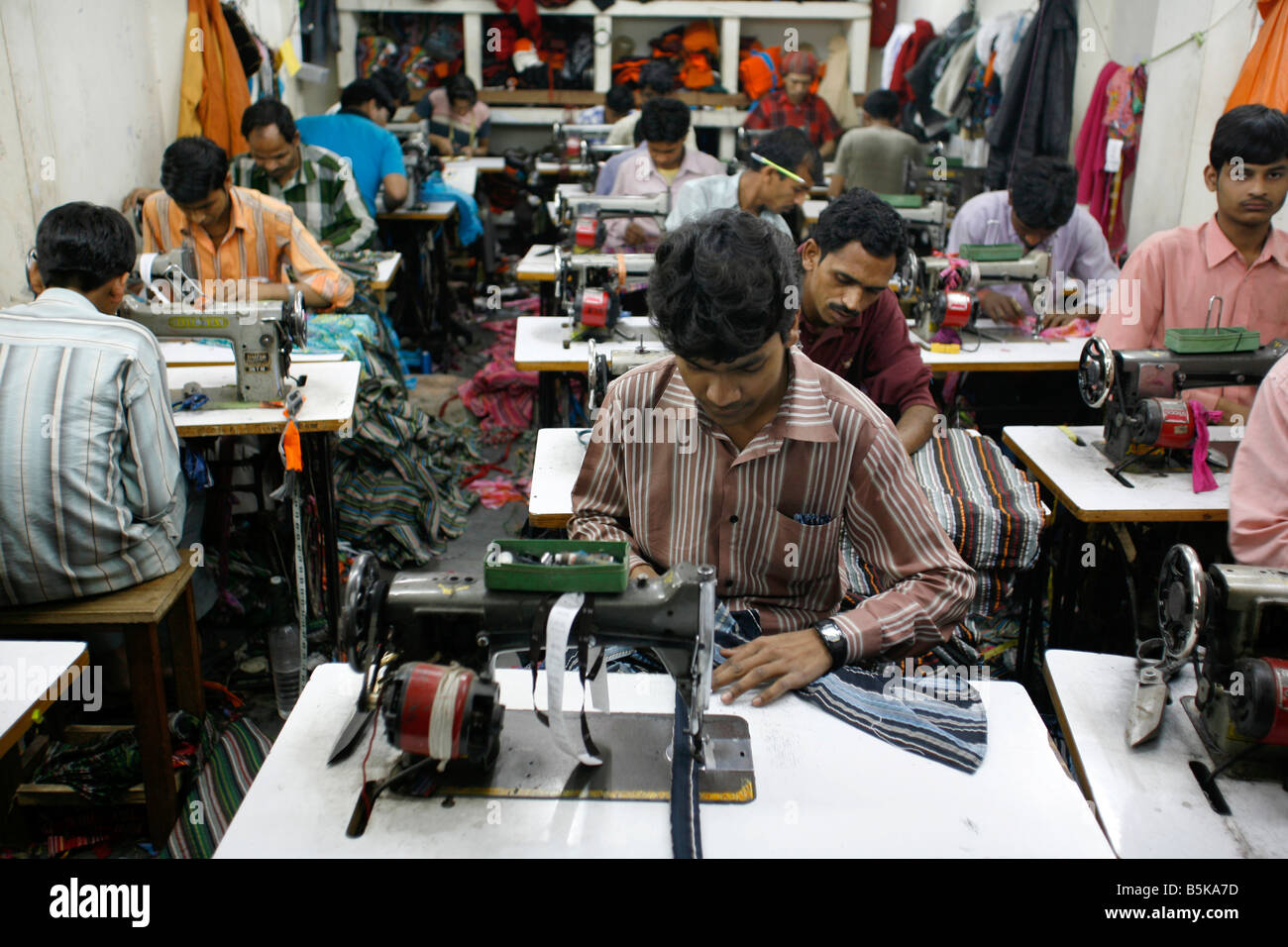 Textile workers in a small factory in old delhi india Stock Photo Alamy