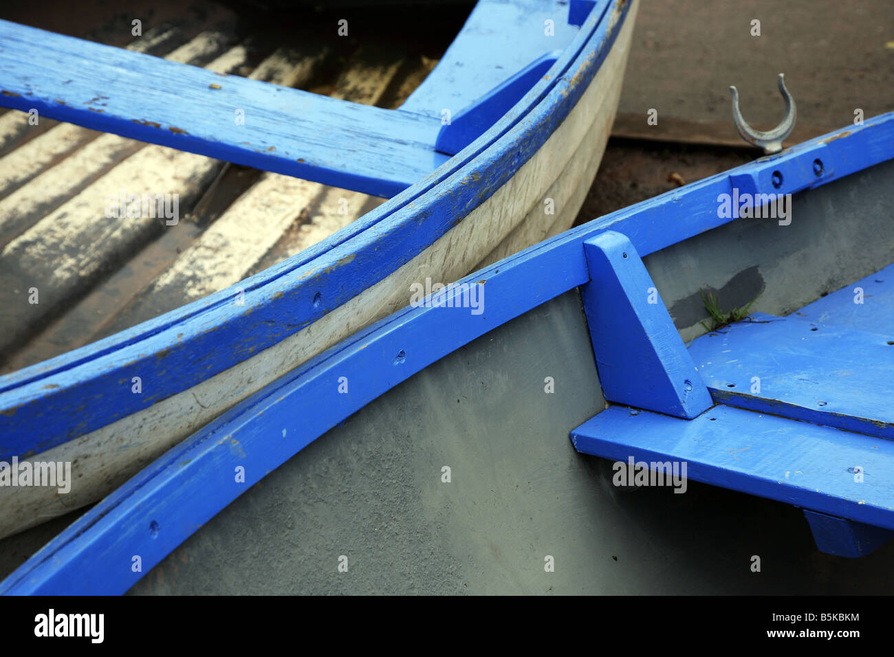 Beached wooden rowing boat hi-res stock photography and images - Alamy