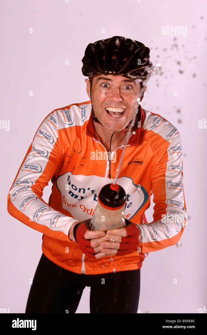A RACING CYCLIST SQUIRTS HIS WATER BOTTLE Stock Photo