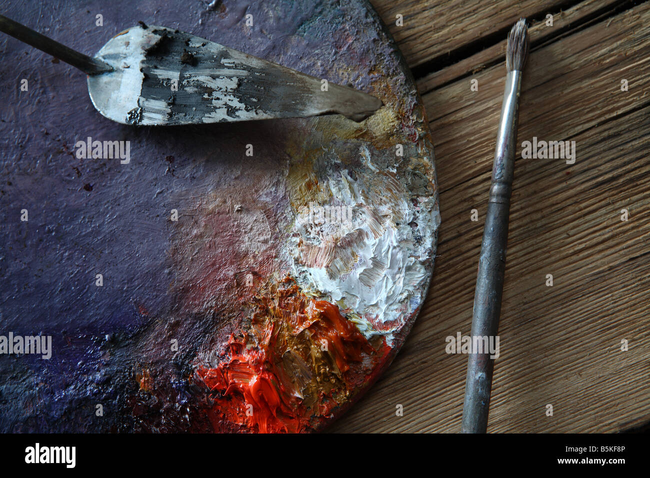 Painter's Palate, brush, and knife Stock Photo - Alamy