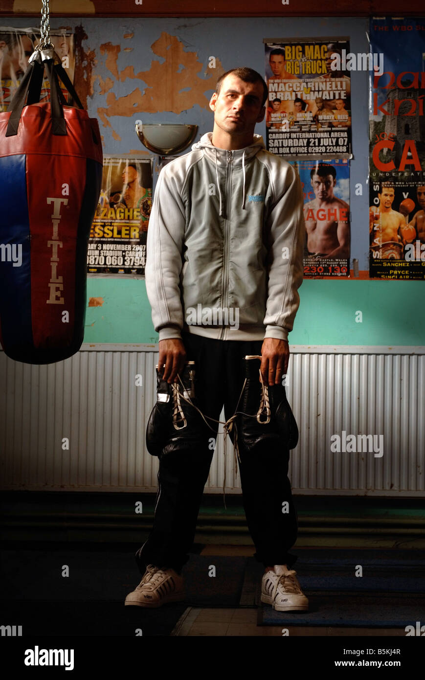 SUPER MIDDLEWEIGHT BOXING CHAMPION JOE CALZAGHE AFTER TRAINING AT HIS