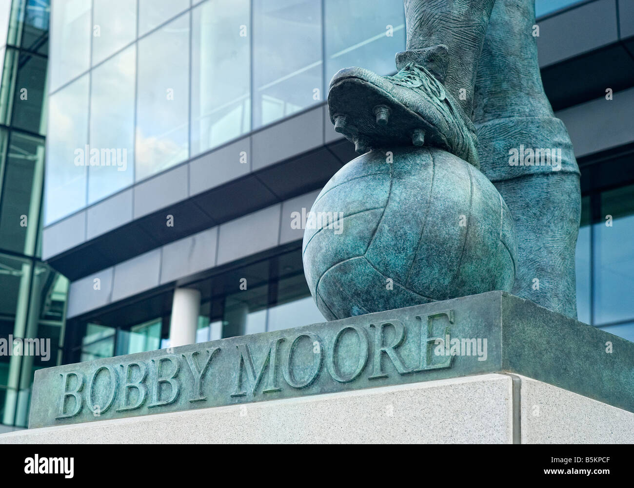 Bobby Moore statue outside Wembley Stadium Stock Photo Alamy