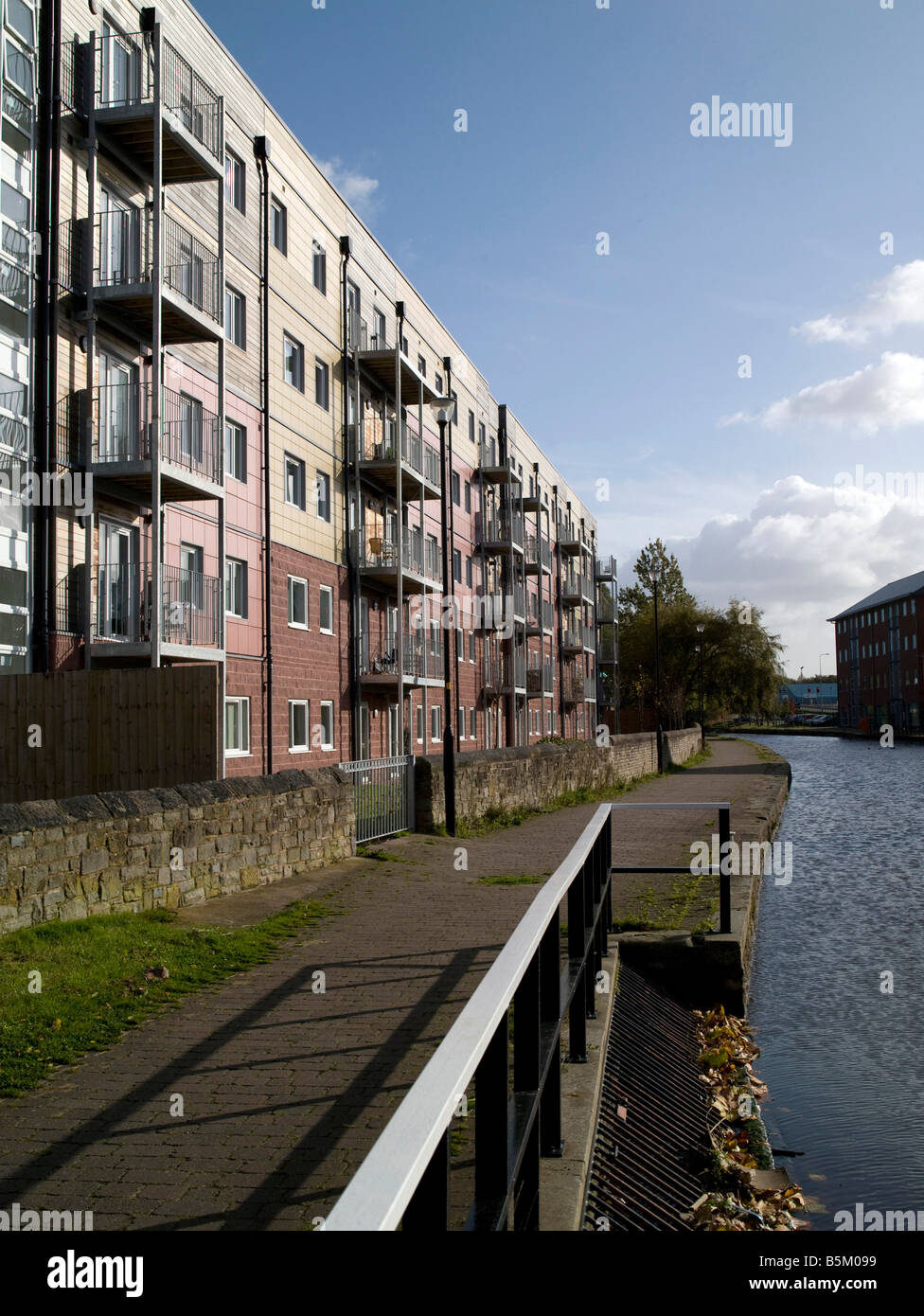 Canalside residential apartments, next to the Leeds Liverpool Canal, Wigan Pier, Wigan, Lancashire, Northern England Stock Photo