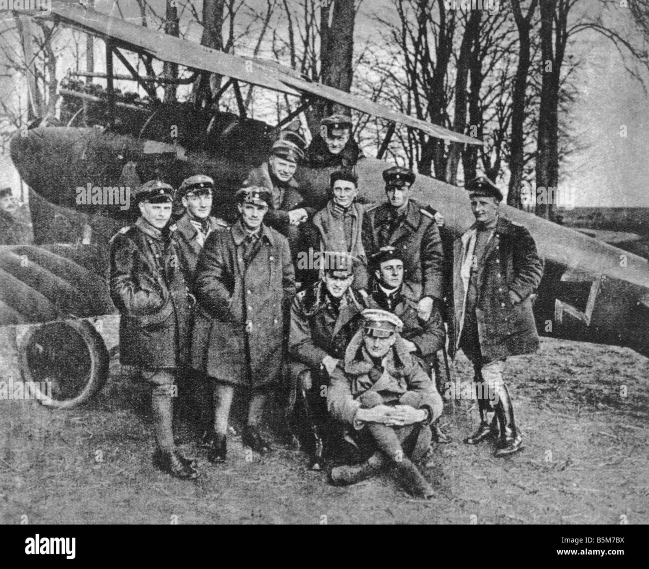 1 R40 F1917 1 von Richthofen Red Baron and Comrades Richthofen Manfred Baron von Officer most successful bomber pilot during Wor Stock Photo