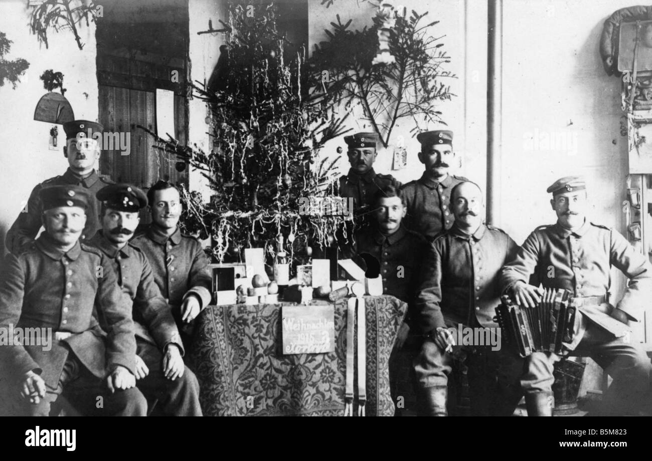 2 F15 W6 1 Festivals Christmas War 1915 Festivals Christmas War Wartime Christmas 1915 in the quarters of the 1st recruit depot Stock Photo