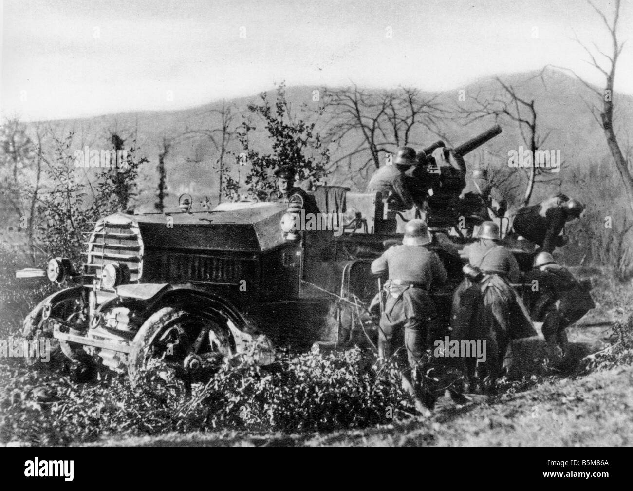 2 G55 B1 1916 1 German anti aircraft truck World War I History World War I Aerial warfare A 8 8cm truck mounted anti aircraft gu Stock Photo