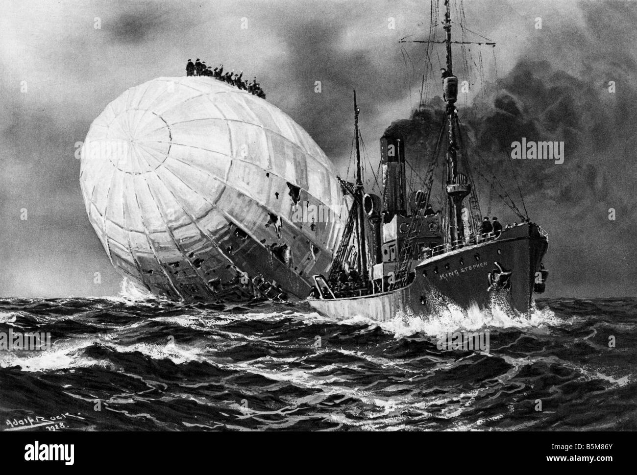 2 G55 B1 1917 WWI Crashed Airship L19 1917 History WWI Aerial Warfare The English Fish Steamer King Stephan refuses to rescue th Stock Photo