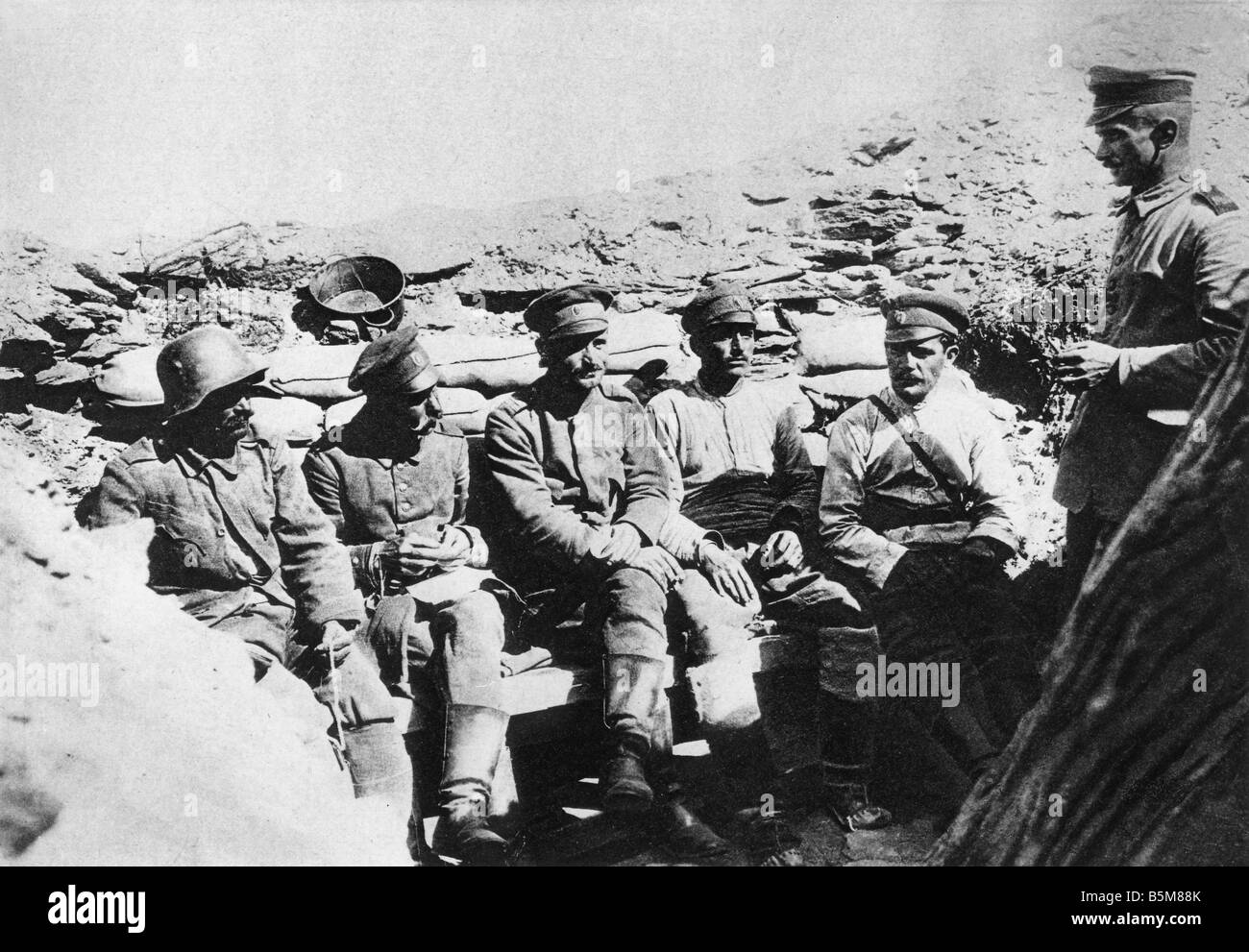 2 G55 B2 1916 17 E German Bulgarian troops World War I History World War I The Balkans Bulgarian German brotherhood in arms Bulg Stock Photo
