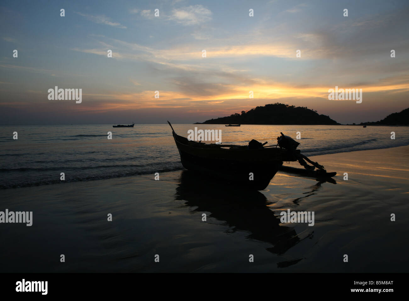 Goa boat tour hi-res stock photography and images - Alamy
