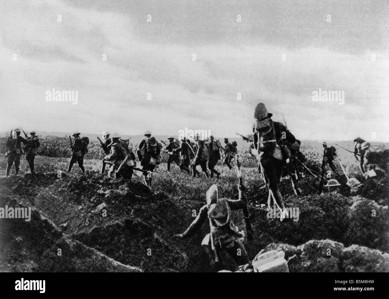 WW1 1918 photo postcard of war dead after battle of Cantigny (France) WW1 1918 photo postcard of war dead after battle of Cantigny (France)