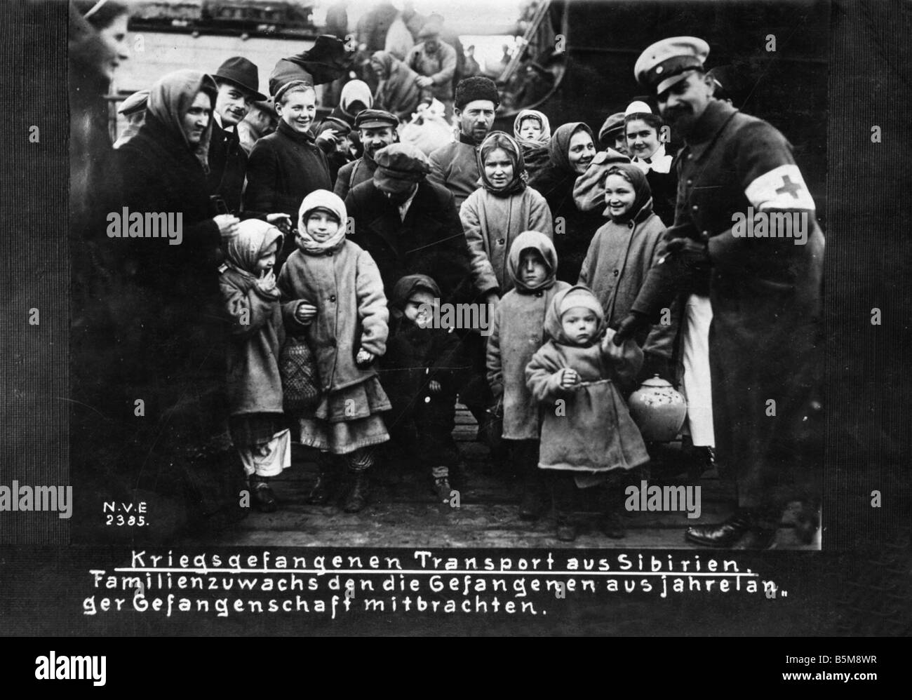 6x5" reprint photo British & French Ex Prisoners Disinfection 1919 World War 1 