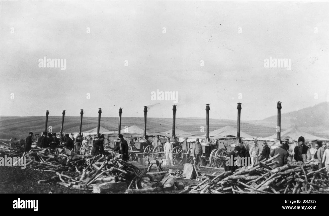 2 G55 O1 1916 11 Field kitchen in Galicia World War I History World War I Eastern Front A field kitchen of the Austrian army in Stock Photo