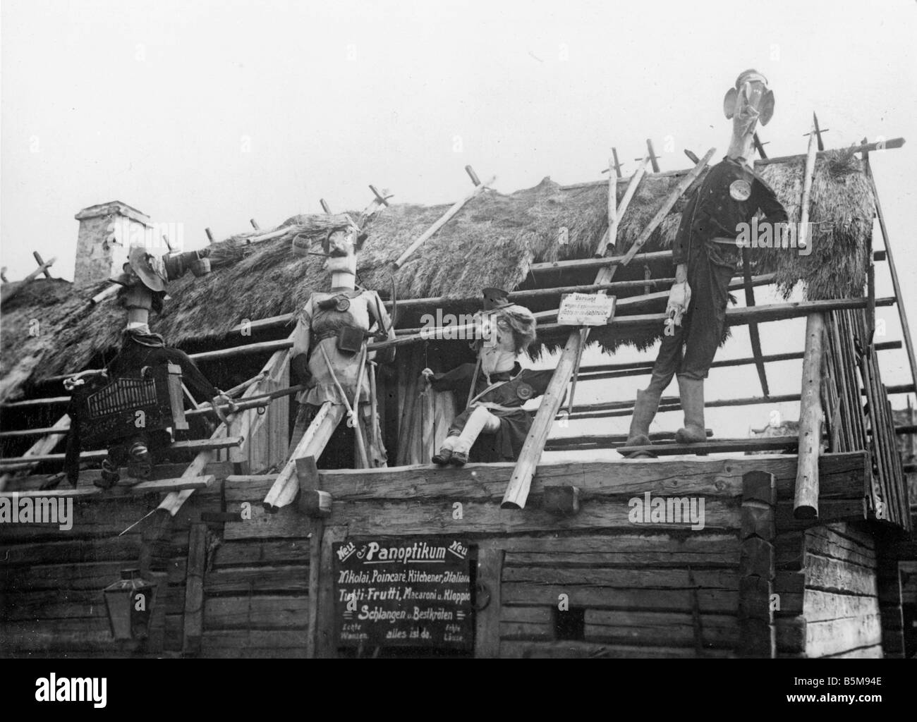 2 G55 O1 1916 24 German wooden dolls World War I 1916 History World War I Eastern Front Wooden dolls made by German soldiers on Stock Photo