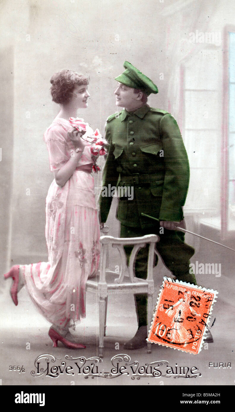 2 G55 P1 1915 59 E I love you Postcard WWI History World War I Propaganda I love you Je vous aime French picture postcard studio Stock Photo