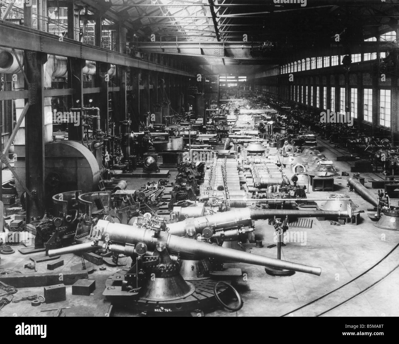 2 G55 R1 1918 5 US cannon factory hall World War I History World War I Arms industry USA Cannon production at the Bethleh em Ste Stock Photo