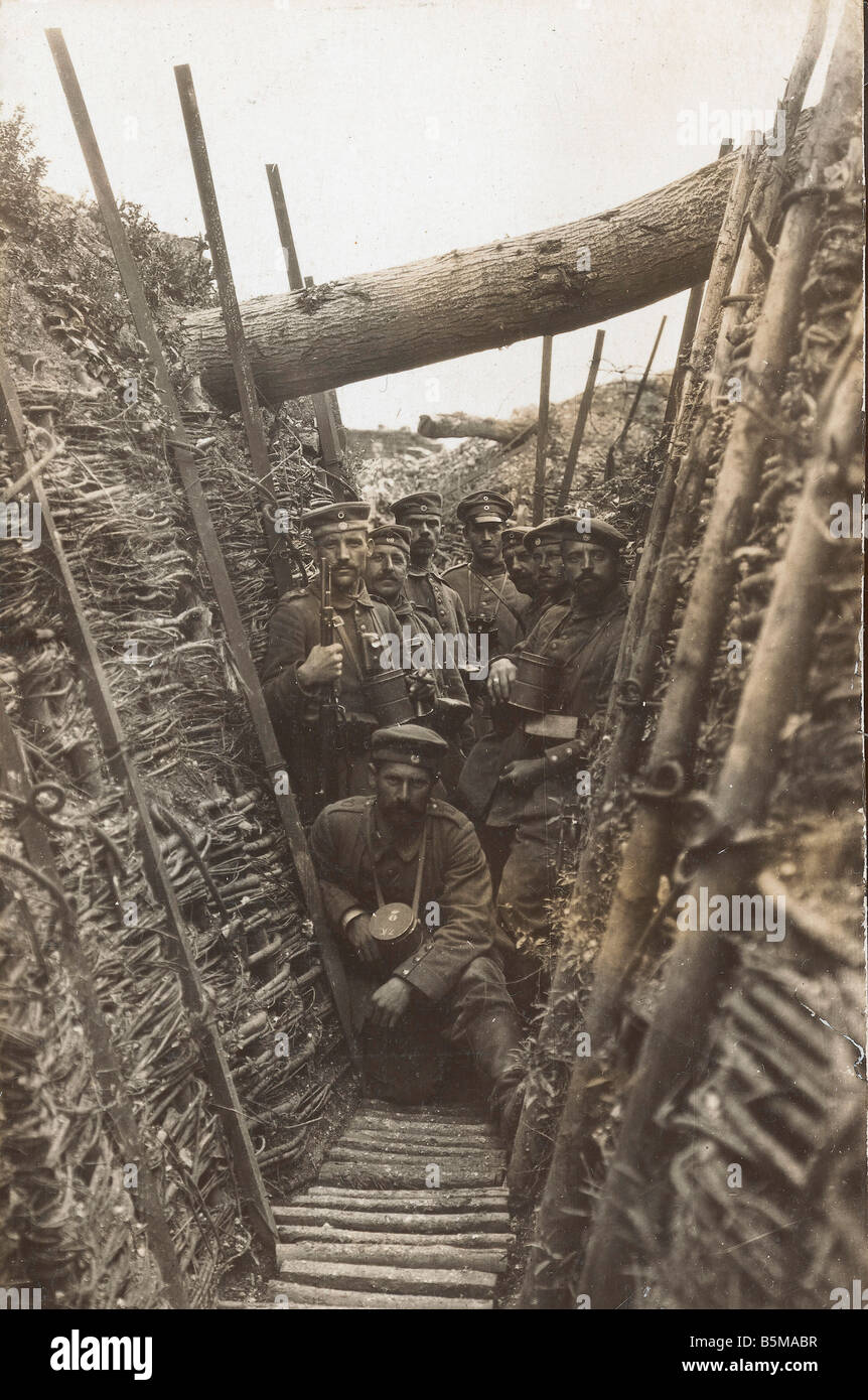 2 G55 W1 1916 23 German troops in a trench WWI 1916 History World War I Western Front Trench warfare German soldiers in a trench Stock Photo