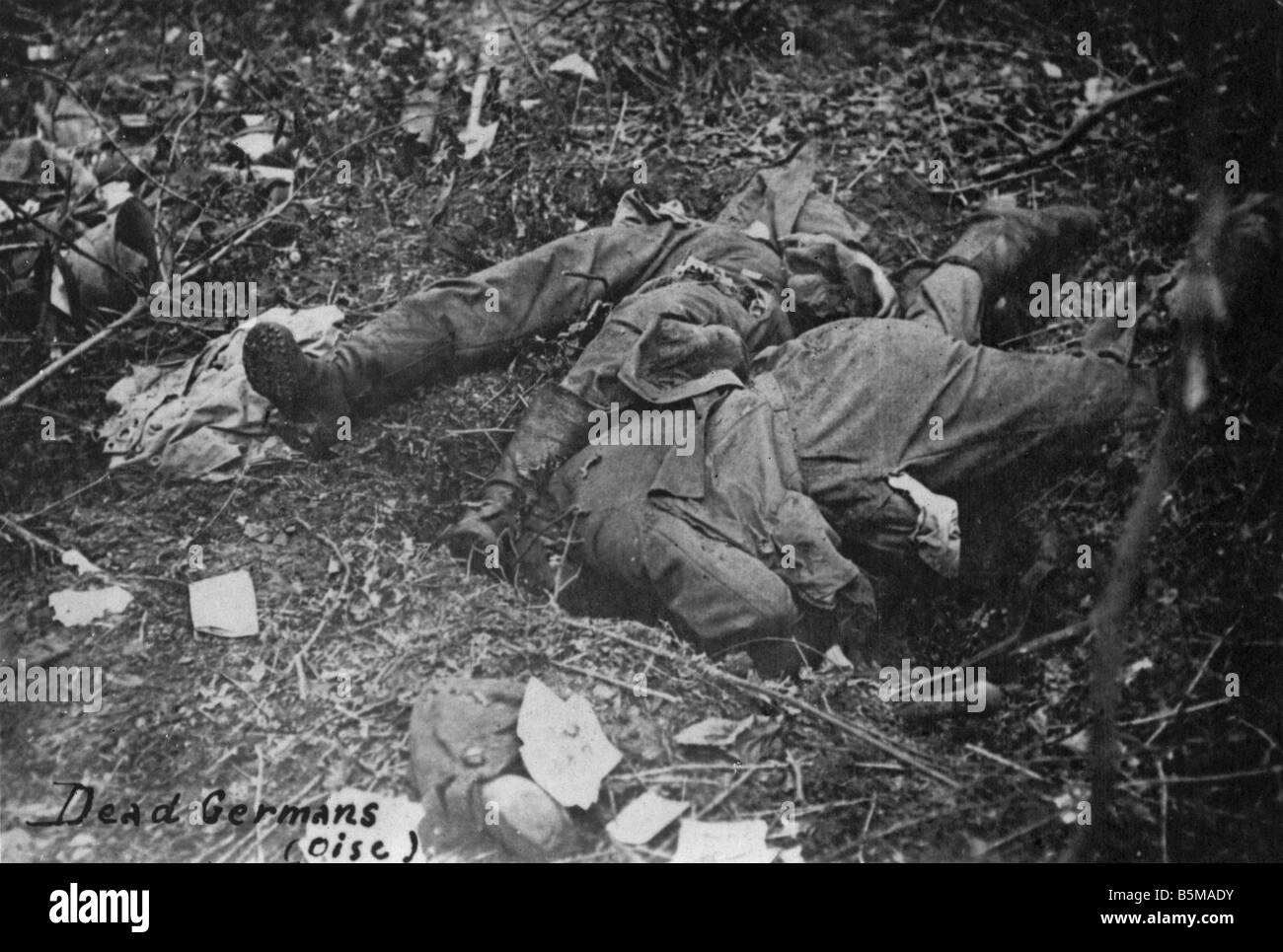 2 G55 W1 1917 7 E German soldiers killed Oise Photo History WWI Western Front German soldiers killed in action Dept Oise France Stock Photo