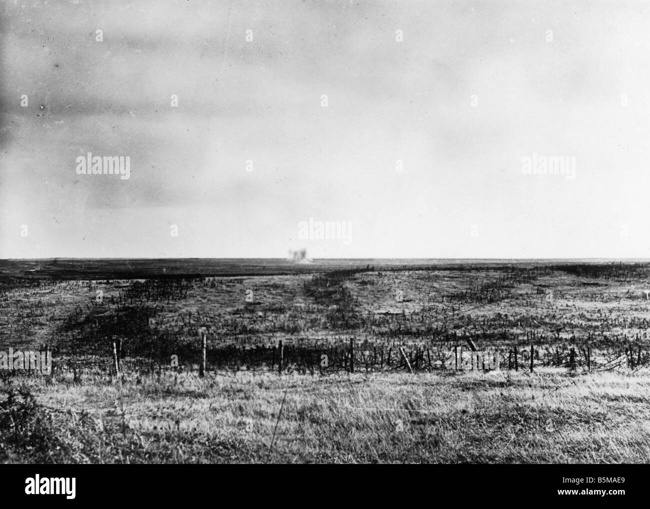 2 G55 W1 1918 1 The Hindenburg Line WWI 1918 History World War I Western Front Devant Prouville Somme La Ligne Hindenburg The Hi Stock Photo