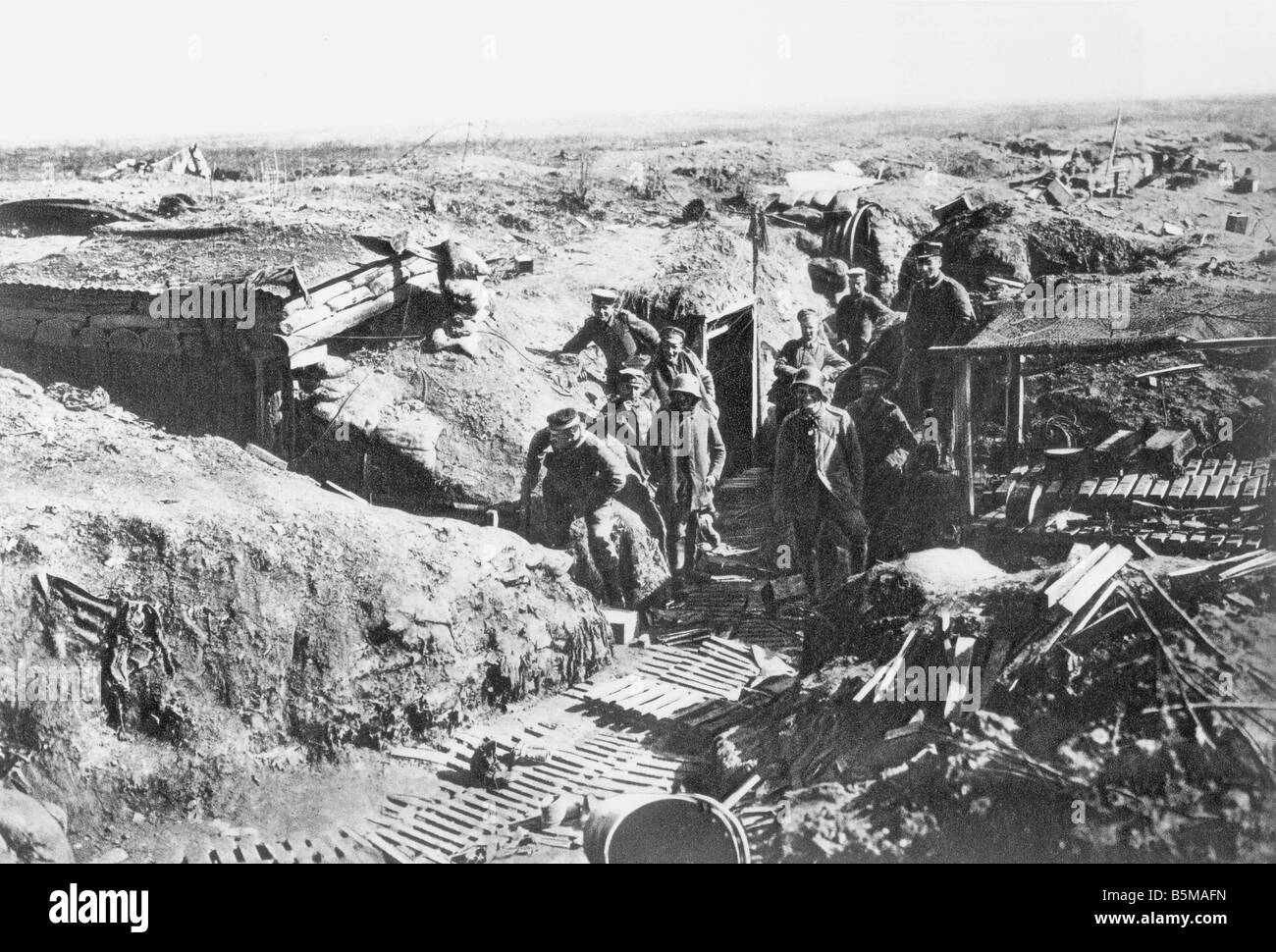 2 G55 W1 1918 28 E Captured English position WWI 1918 History World War I Western Front The great battle in the West English lin Stock Photo