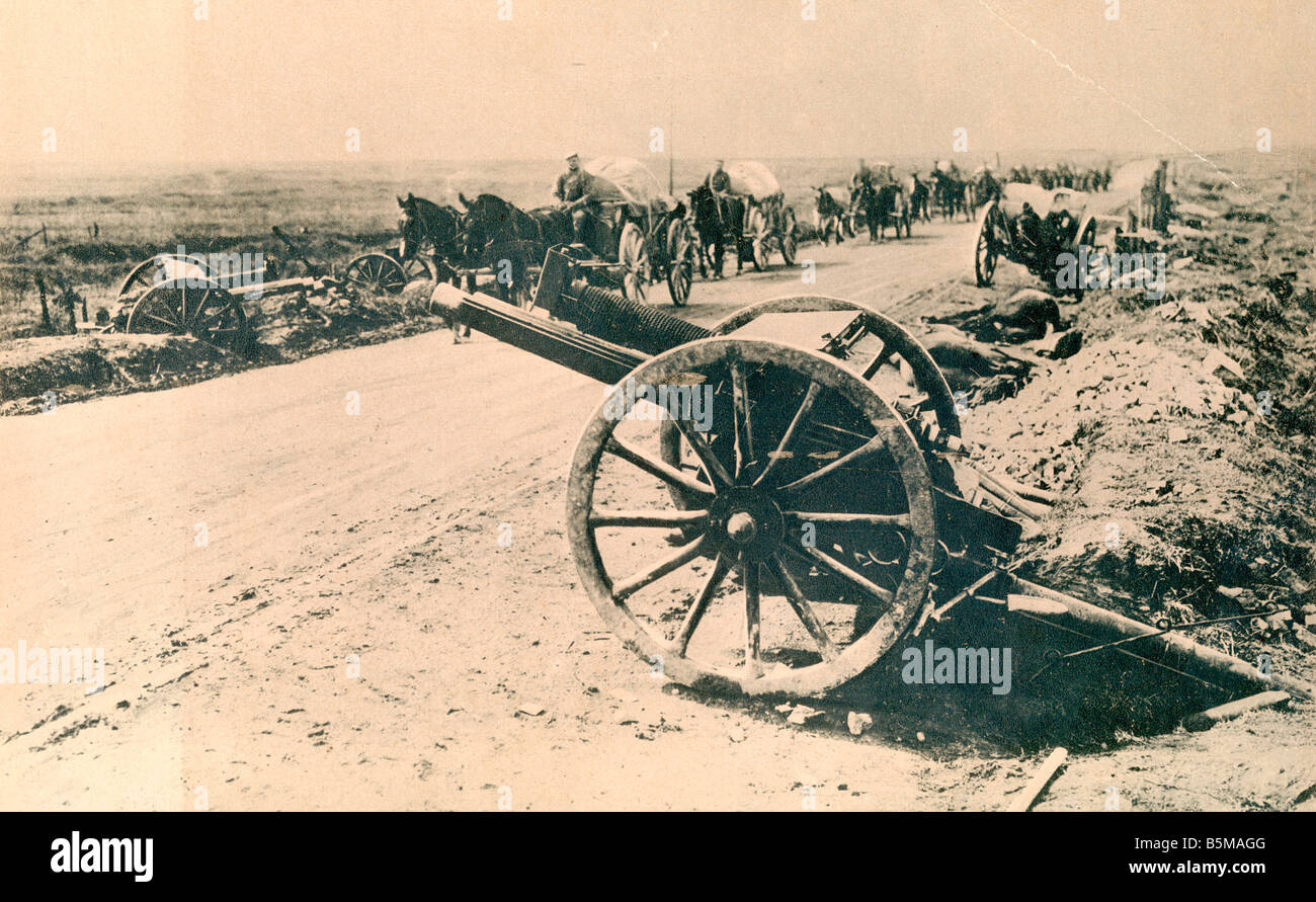 2 G55 W1 1918 45 E WW1 Western Front Advancing Germans History World War One Western Front The great battle in the west German c Stock Photo