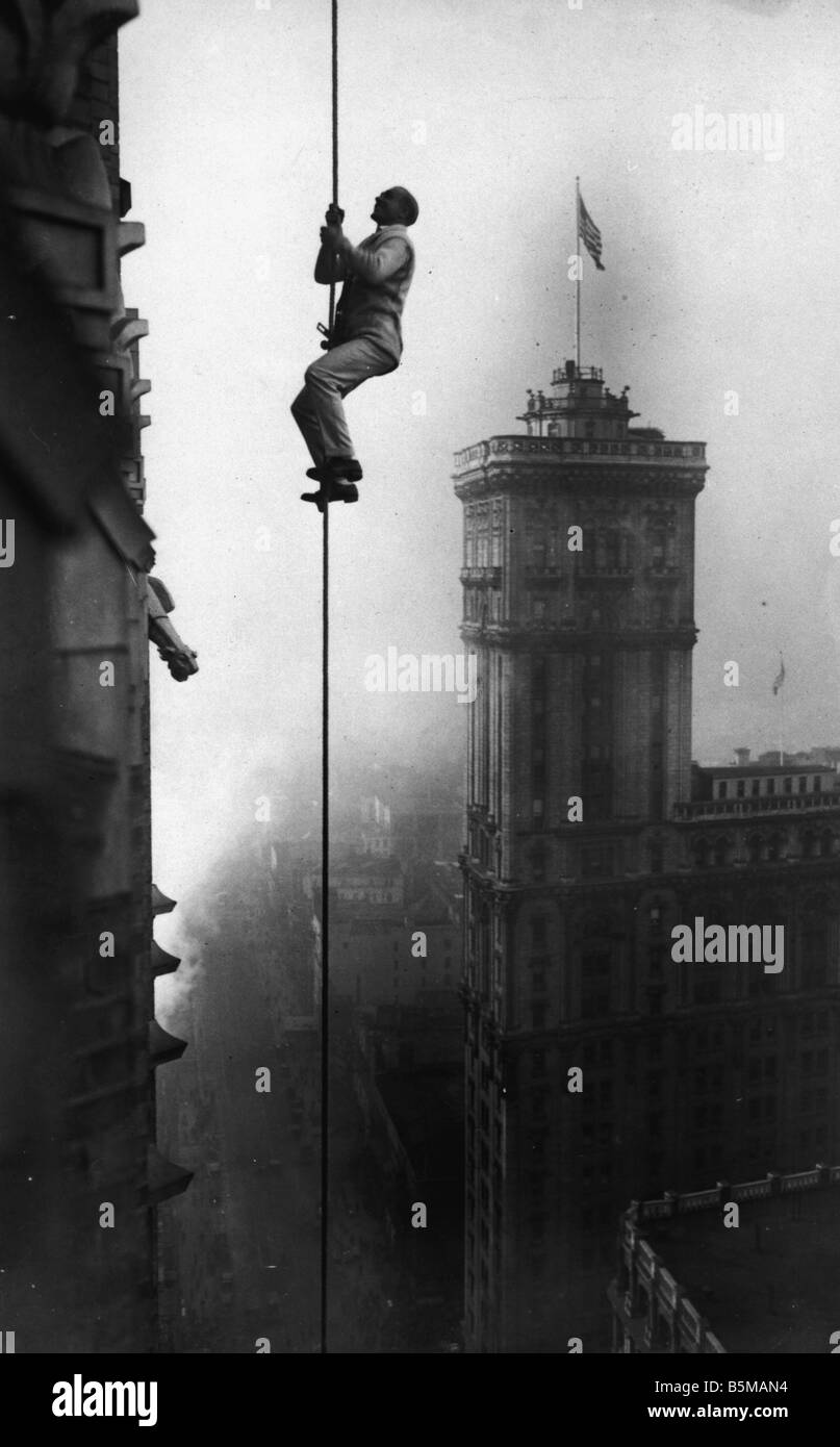 2 G82 A4 1918 E Acrobat climbs Skyscraper Photo 1918 Society Travelling Performers Acrobats Acrobat Human Squirrel climbs a skys Stock Photo