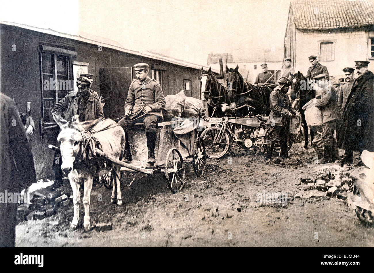 2 P80 F1 1916 E Field post transport German army Post Field post World War One Field post transport for a company of the German Stock Photo