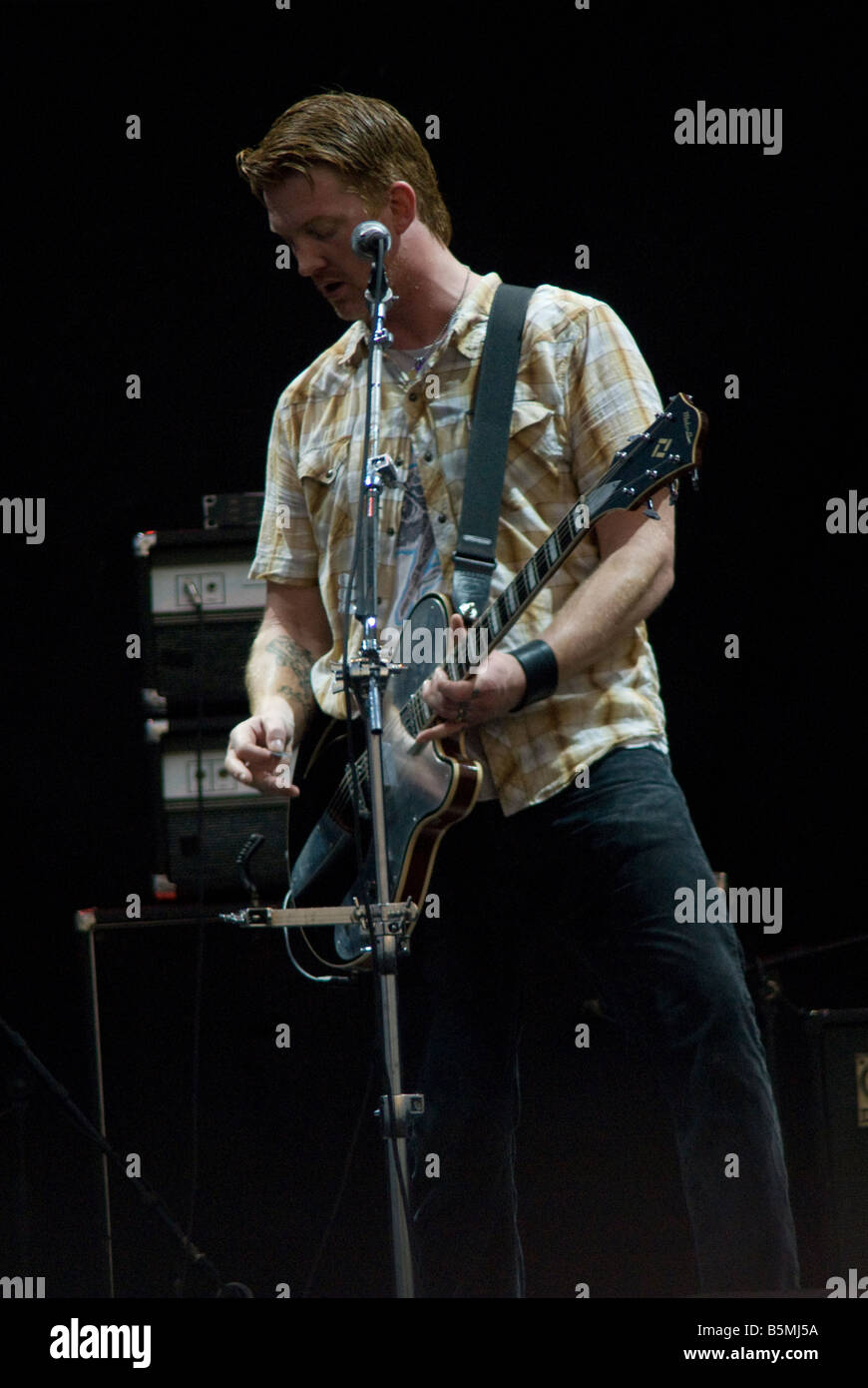 Josh Homme, Queens of the Stone Age, Heineken Jamming Festival, Mestre  Venice Italy 21 july 2008 Stock Photo - Alamy, image size:870x1390