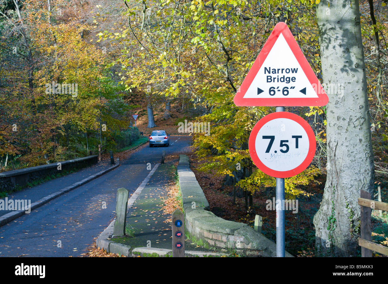 Narrow bridge road sign, with 7.5 ton/tonne limit.  Autumn colours Stock Photo