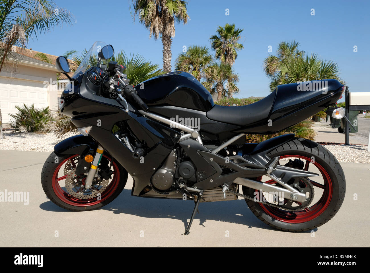 Black motor cycle hi-res stock photography and images - Alamy
