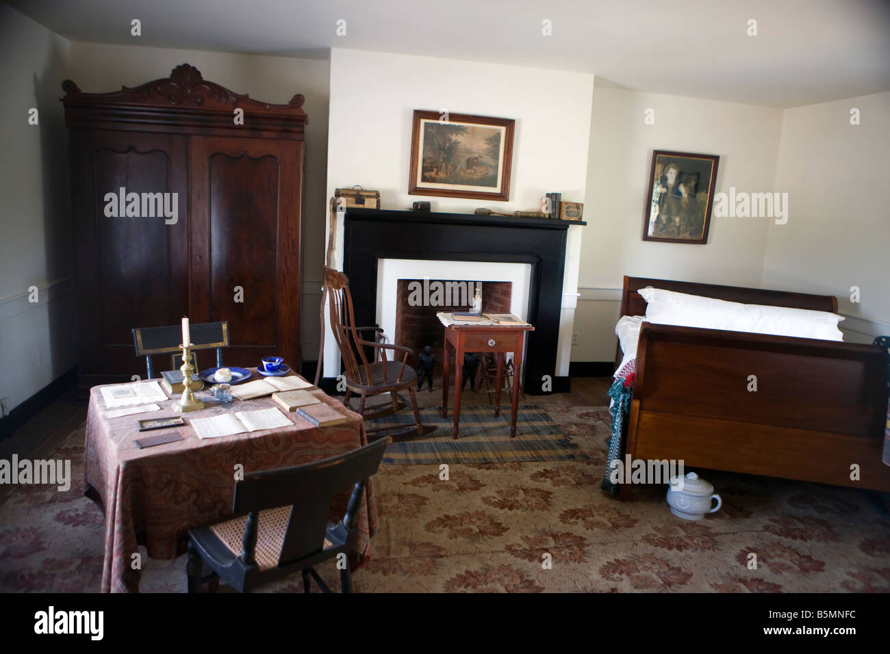 Bedroom inside the McLean house where Generals Robert E. Lee and Ulysses S. Grant met and agreed to the terms of surrender Stock Photo