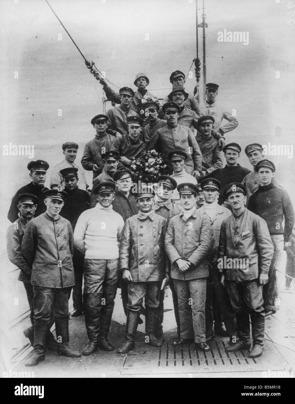 9 1916 7 8 A1 1 Merchant U boat Deutschland Crew World War 1 Underflow of the Allied sea blockade with the merchant U boat Deuts Stock Photo