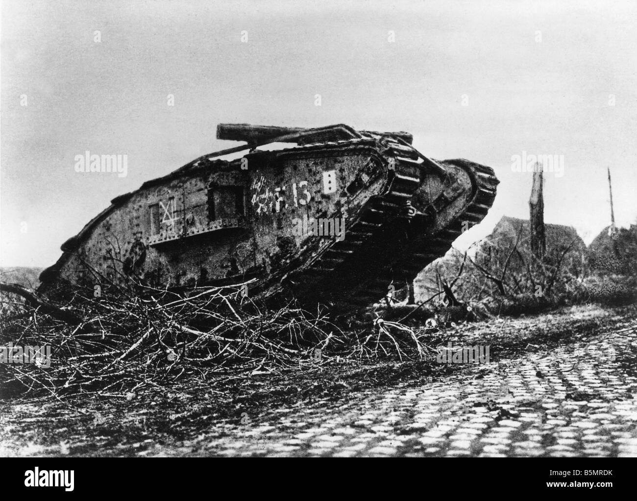 9 1917 11 20 A2 1 E Tank battle at Cambrai English tank World War One Western Front Tank battle at Cambrai 20 29 November 1917 A Stock Photo