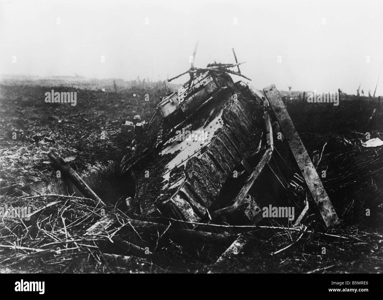 9 1917 11 20 A2 18 E Destroyed Eng tank Nov 1917 World War 1 1914 18 Western Front Tank battle at Cambrai 20th 29th Novem ber 19 Stock Photo
