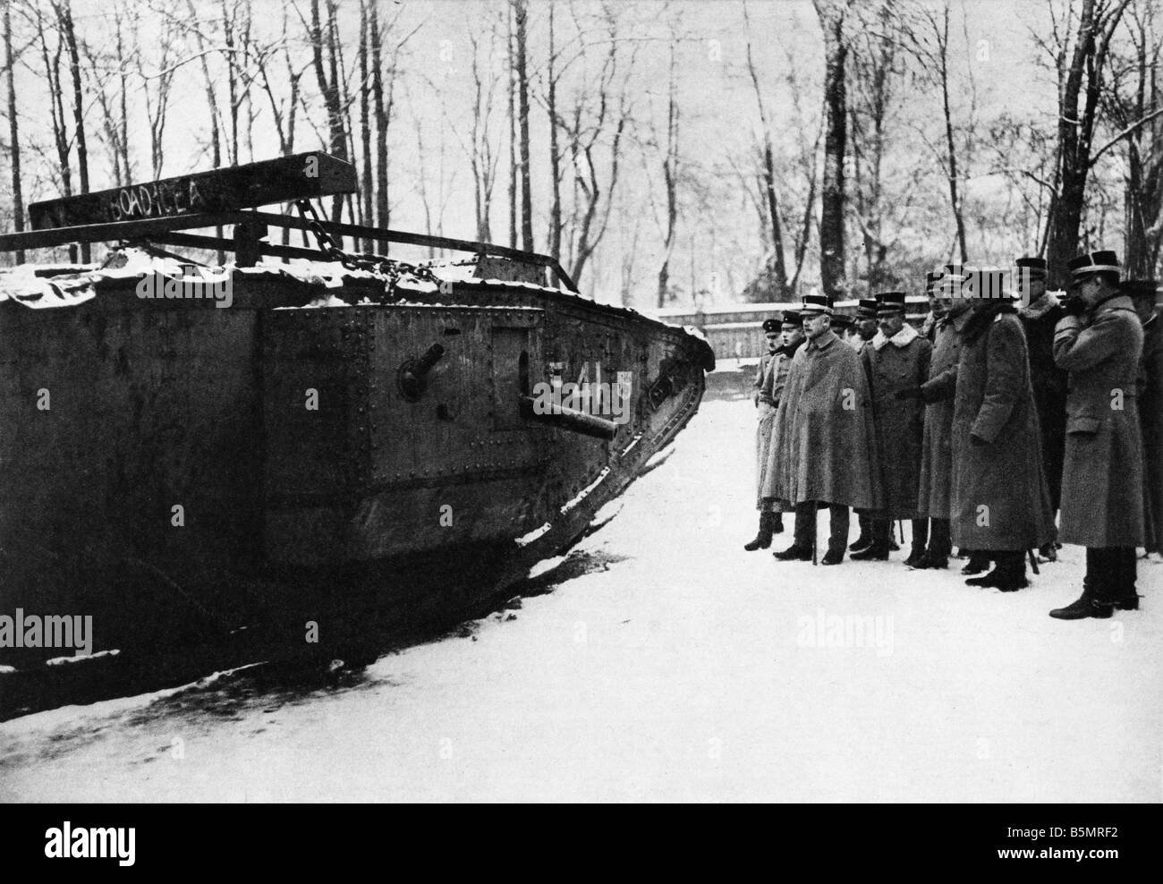 9 1917 11 20 A2 28 E WW1 Inspection captured English tank World War 1 1914 18 France Battle of Cambrai 20th 29th 11 1917 Offensi Stock Photo