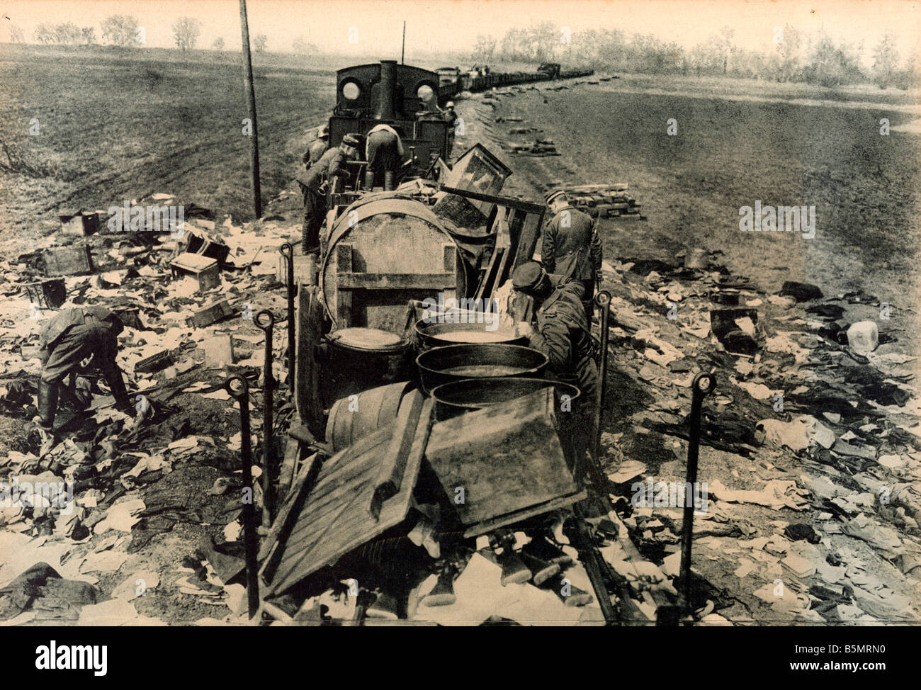 9 1918 4 9 A1 2 E Battle of Armentieres Eng lght train World War 1 1914 18 Westernf Front Battle of Armentieres Arr Lille 9th 18 Stock Photo