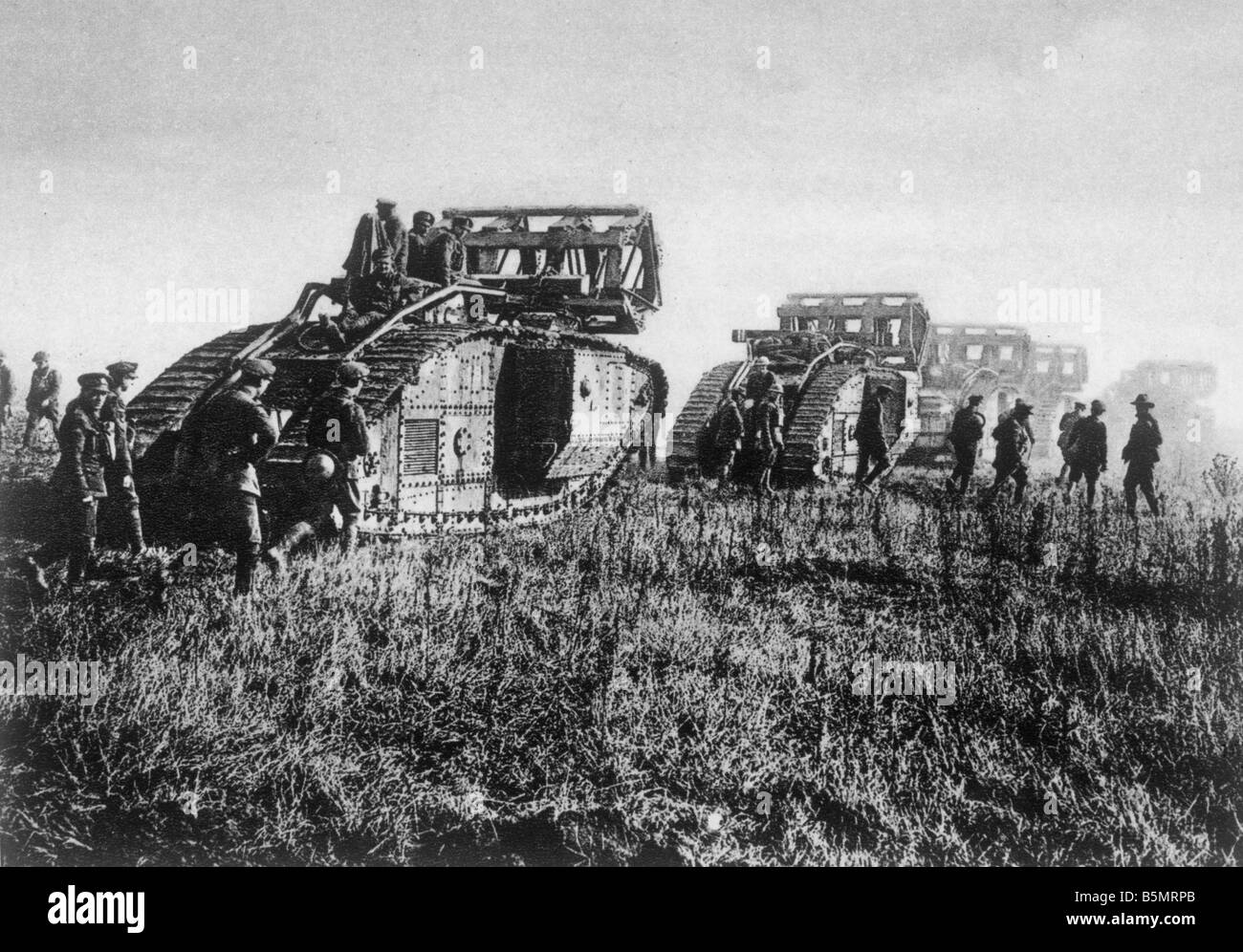 9 1918 9 29 A1 Advance of English tanks Western Front WWI 1914 18 Show down on the Western Front Advance of English tanks agains Stock Photo