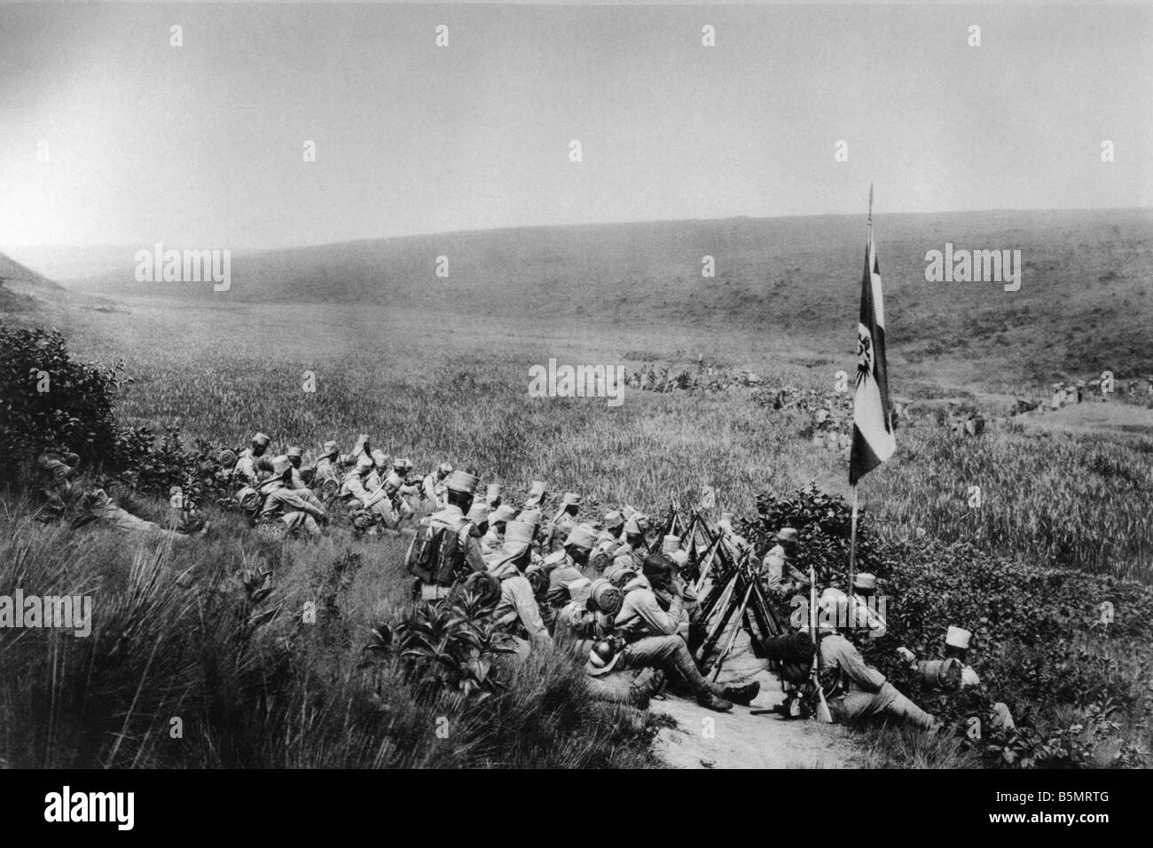 9AF 1914 0 0 A10 Rest for German protectorate troops World War I 1914 18 War in the Colonies German protectorate troops resting Stock Photo