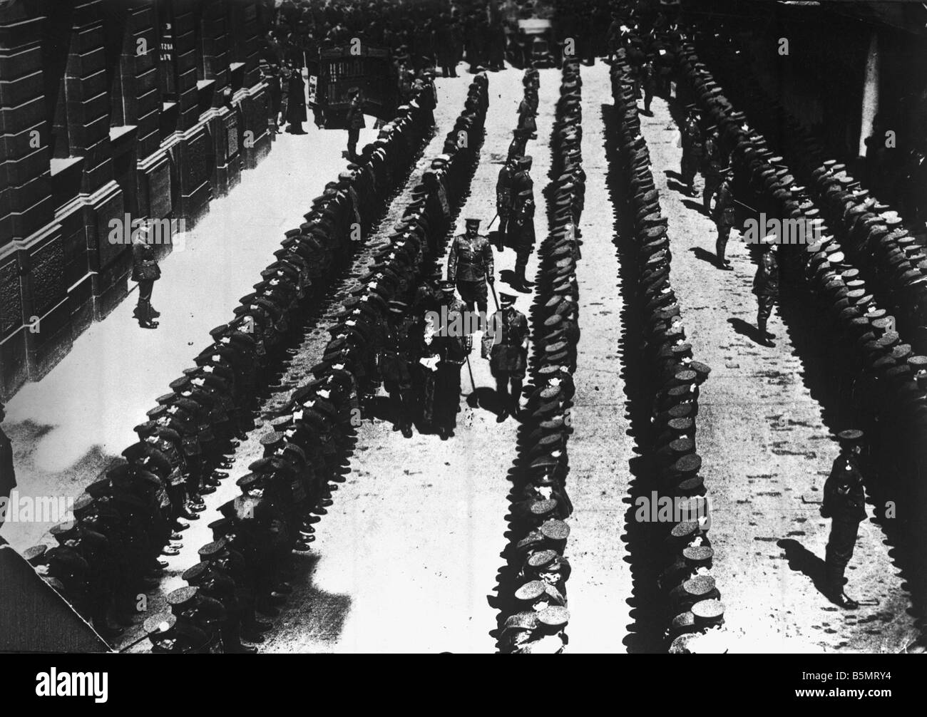 9EN 1914 8 4 A1 E Mobilization in London 1914 World War I Great Britain Entry into the war on 4 August 1914 after the German Emp Stock Photo