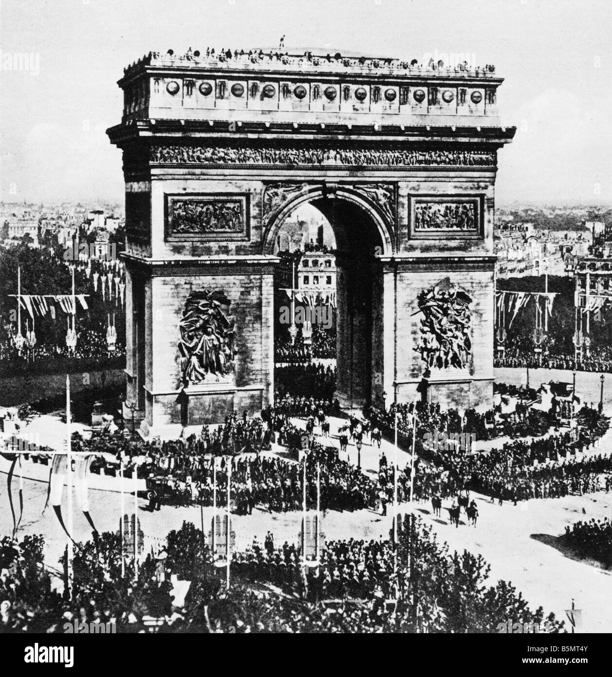 Paris 14 july 1919 parade hi-res stock photography and images - Alamy