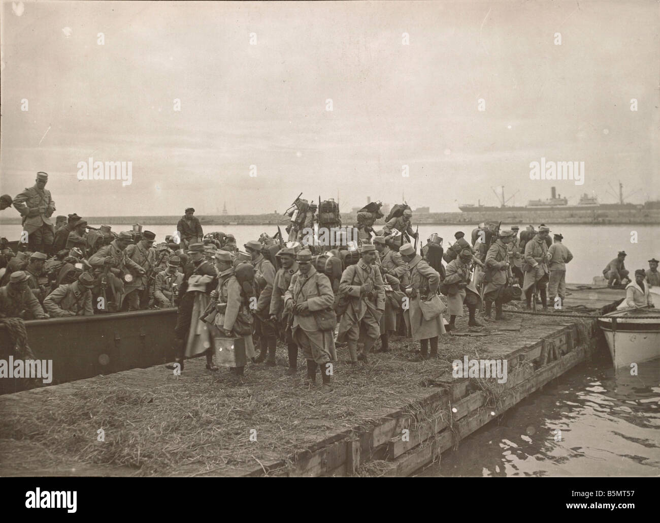 9GR 1915 10 5 A1 1 E Saloniki 1915 Disembaration Photo World War 1 Balkans Landing of the Allied French British troops Army of t Stock Photo